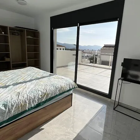 Casa Moderna Roses Con Piscina Y Jardin Mas Bosca, Roses