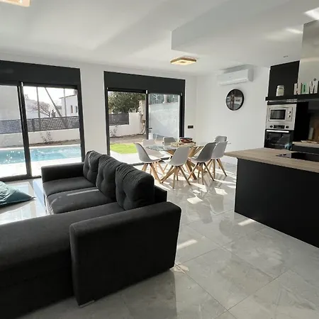 Casa Moderna Roses Con Piscina Y Jardin Mas Bosca, Roses