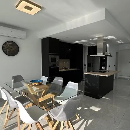 Casa Moderna Roses Con Piscina Y Jardin Mas Bosca, Roses Сasa de vacaciones *