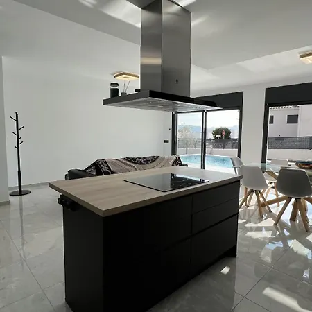 Casa Moderna Roses Con Piscina Y Jardin Mas Bosca, Av-67 بيت للعطل *